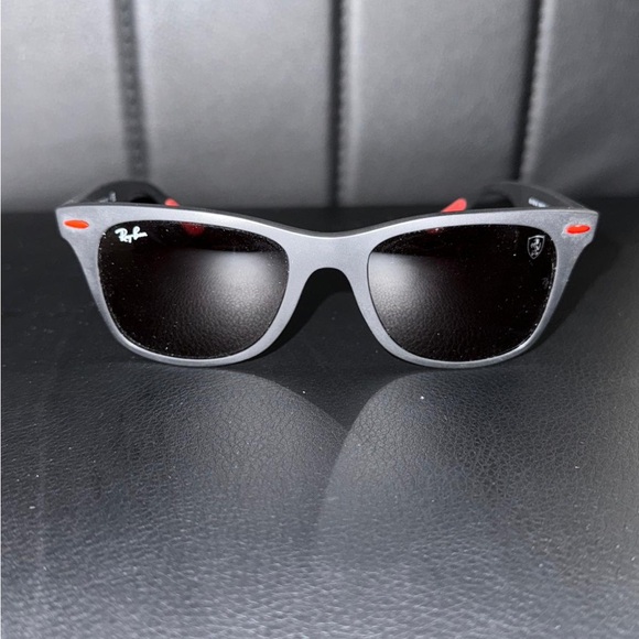 Limited edition , RayBan/ Ferrari sunglasses - Picture 8 of 10